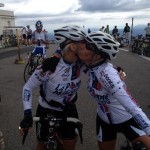 Anne et Valerie s'embrasse à l'arrivée
